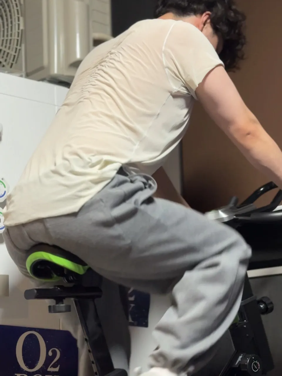 事務所の2階にあるのは筋トレルーム&酸素ルーム。